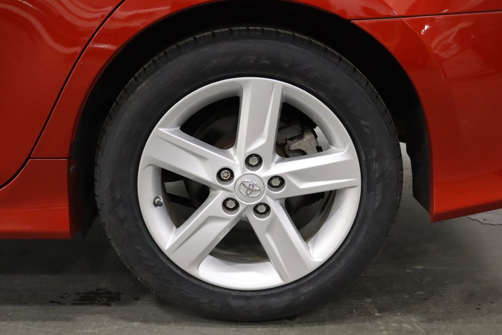Vehicle image 32 of 35