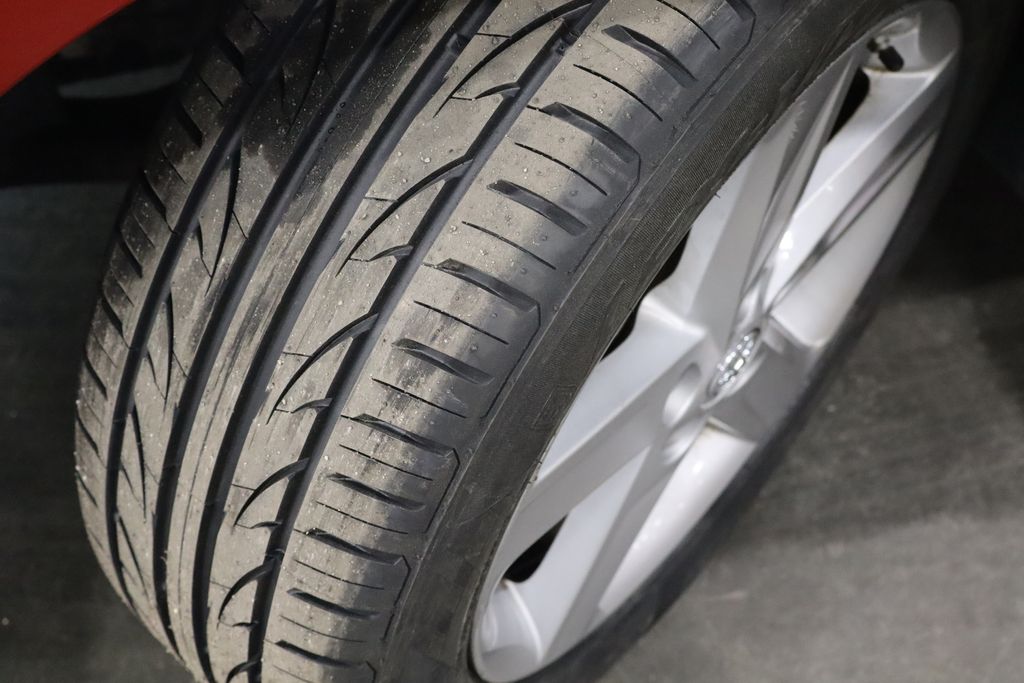 Vehicle image 31 of 35