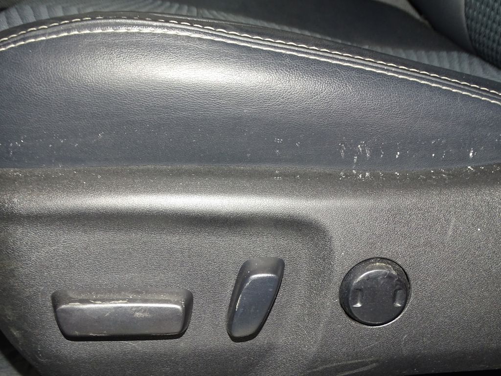 Vehicle image 14 of 35