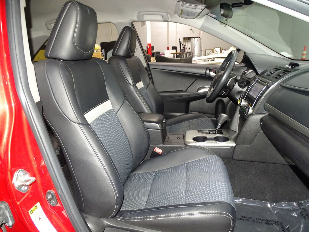 Vehicle image 10 of 35