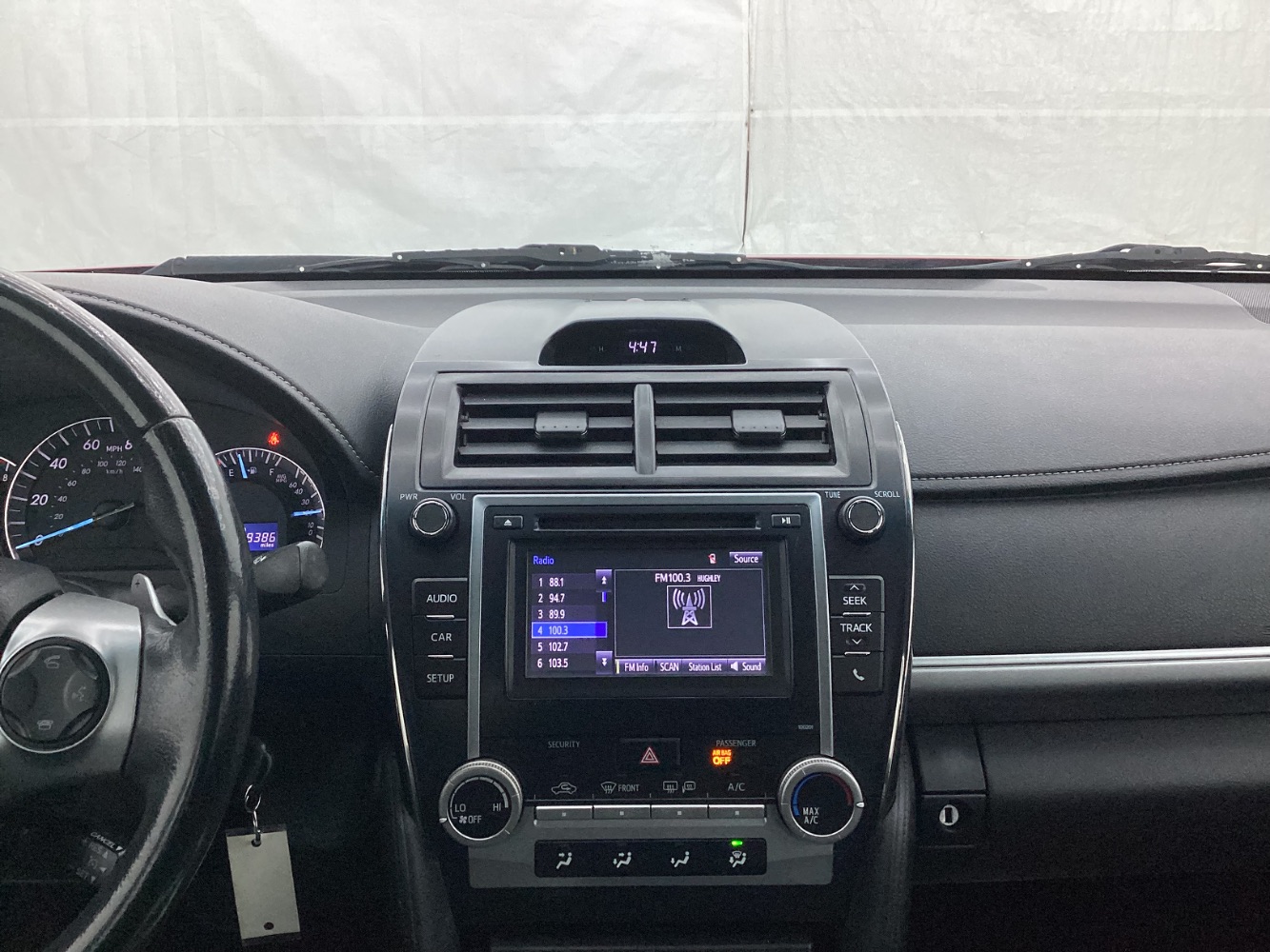 Vehicle image 26 of 45