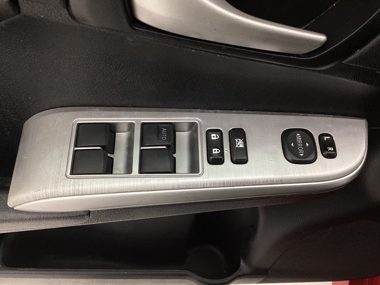 Vehicle image 35 of 45
