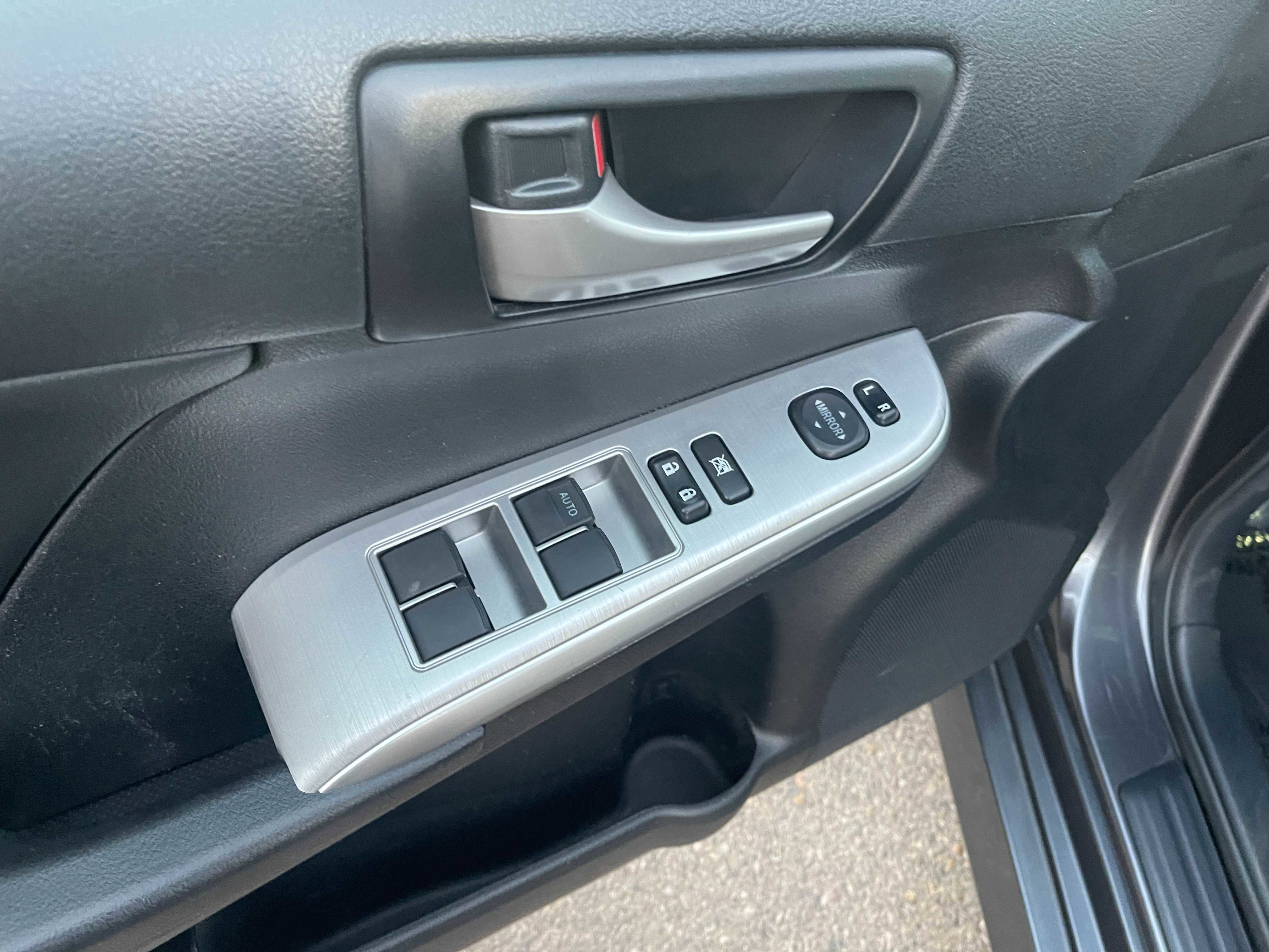 Vehicle image 18 of 23