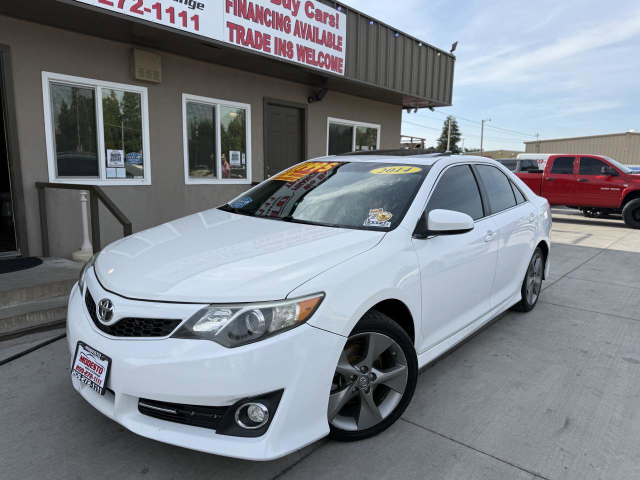 2014 Toyota Camry SE Image 1 of 16