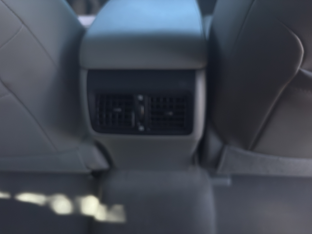Vehicle image 21 of 27