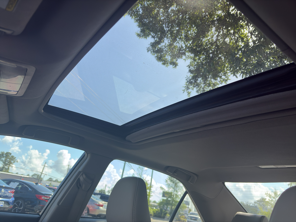 Vehicle image 18 of 27