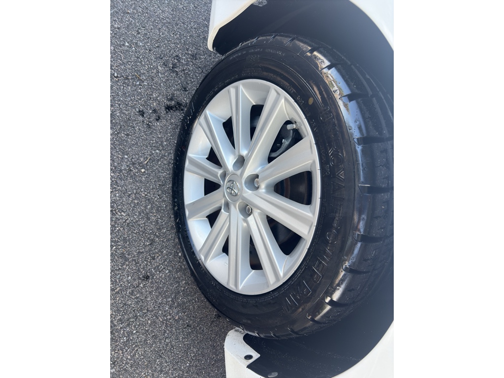 Vehicle image 25 of 27