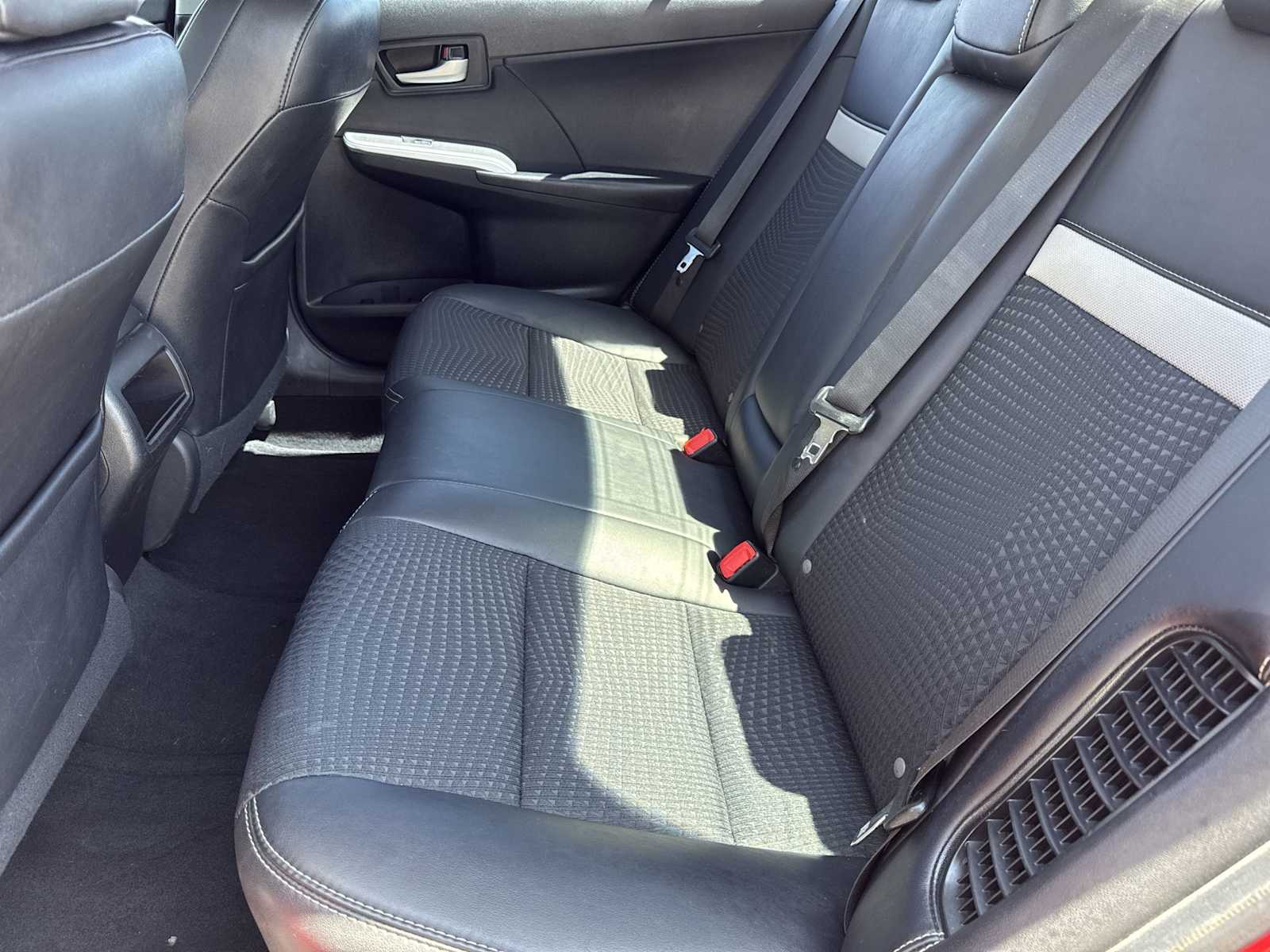Vehicle image 17 of 28