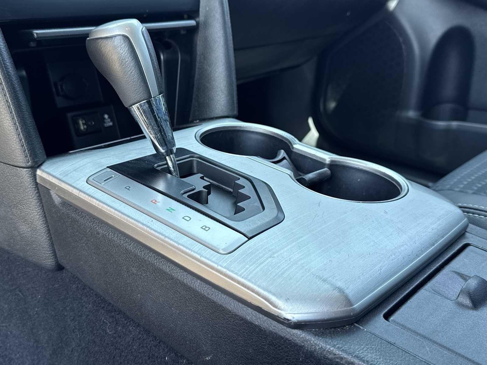 Vehicle image 25 of 28