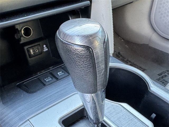 Vehicle image 24 of 36