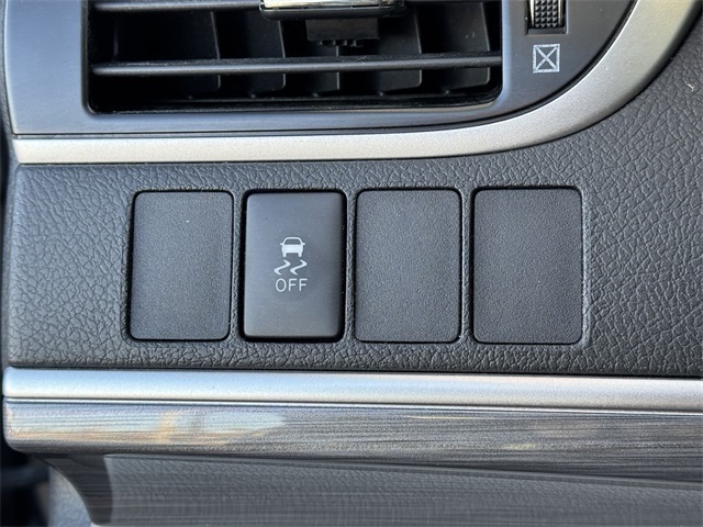 Vehicle image 33 of 36