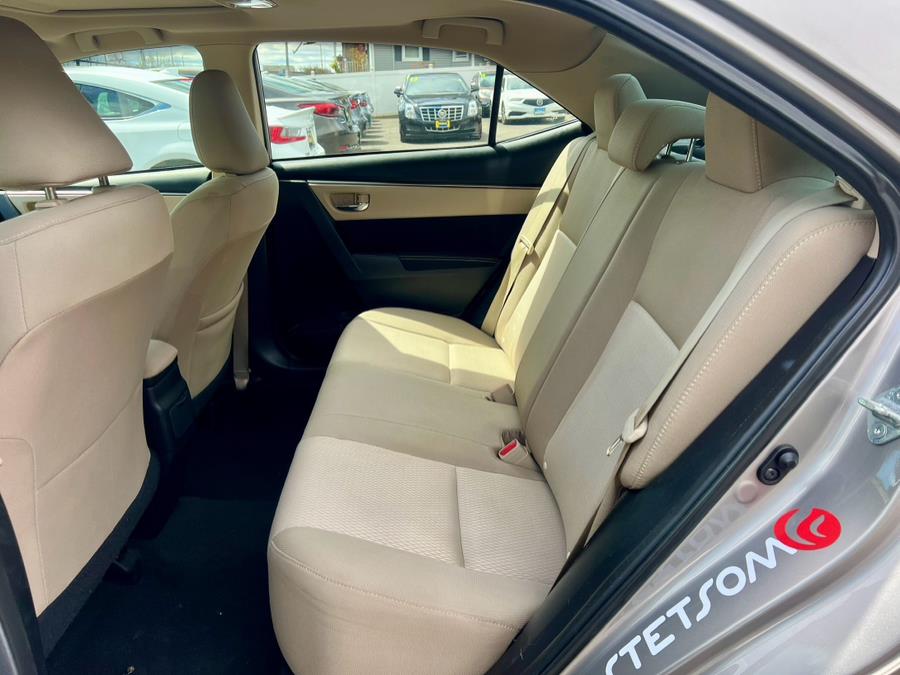 Vehicle image 11 of 14