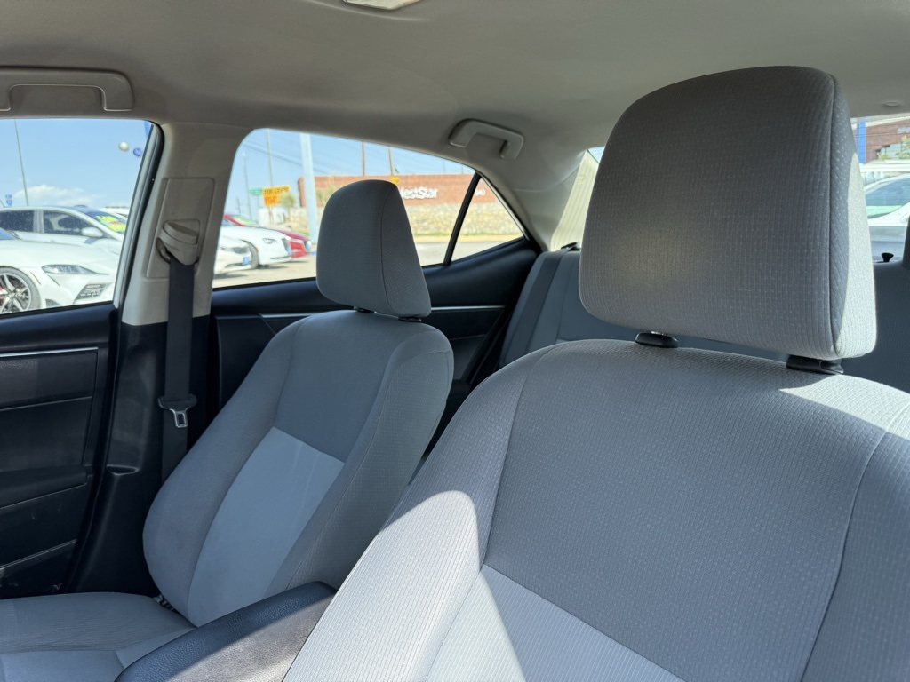 Vehicle image 14 of 34