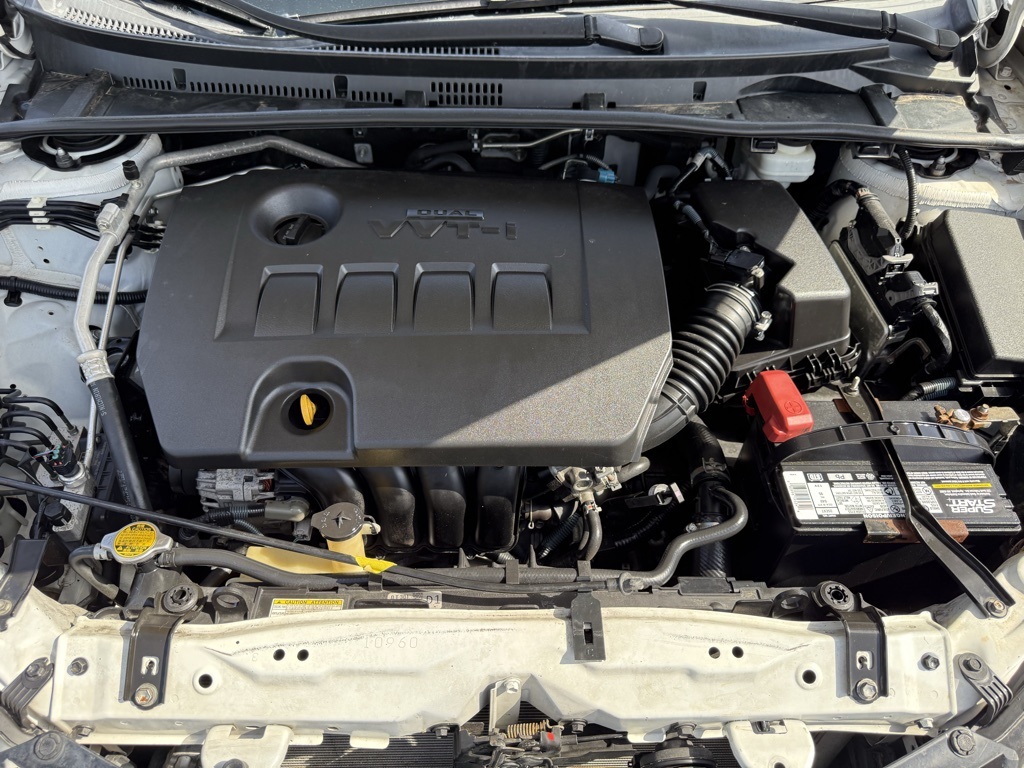 Vehicle image 27 of 34