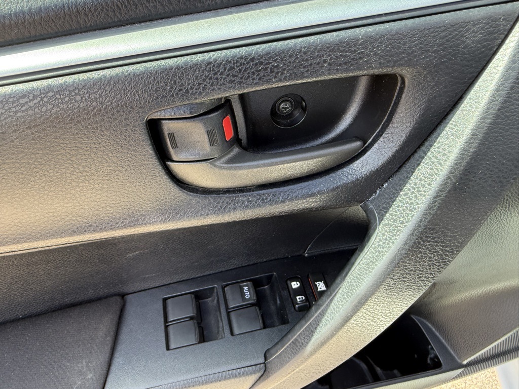Vehicle image 11 of 34