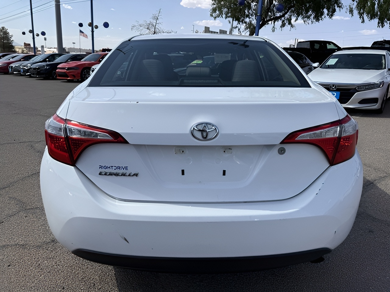 Vehicle image 32 of 34