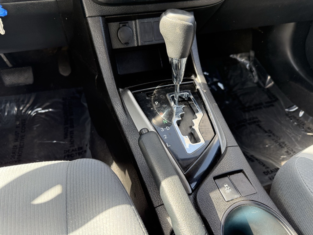 Vehicle image 21 of 34