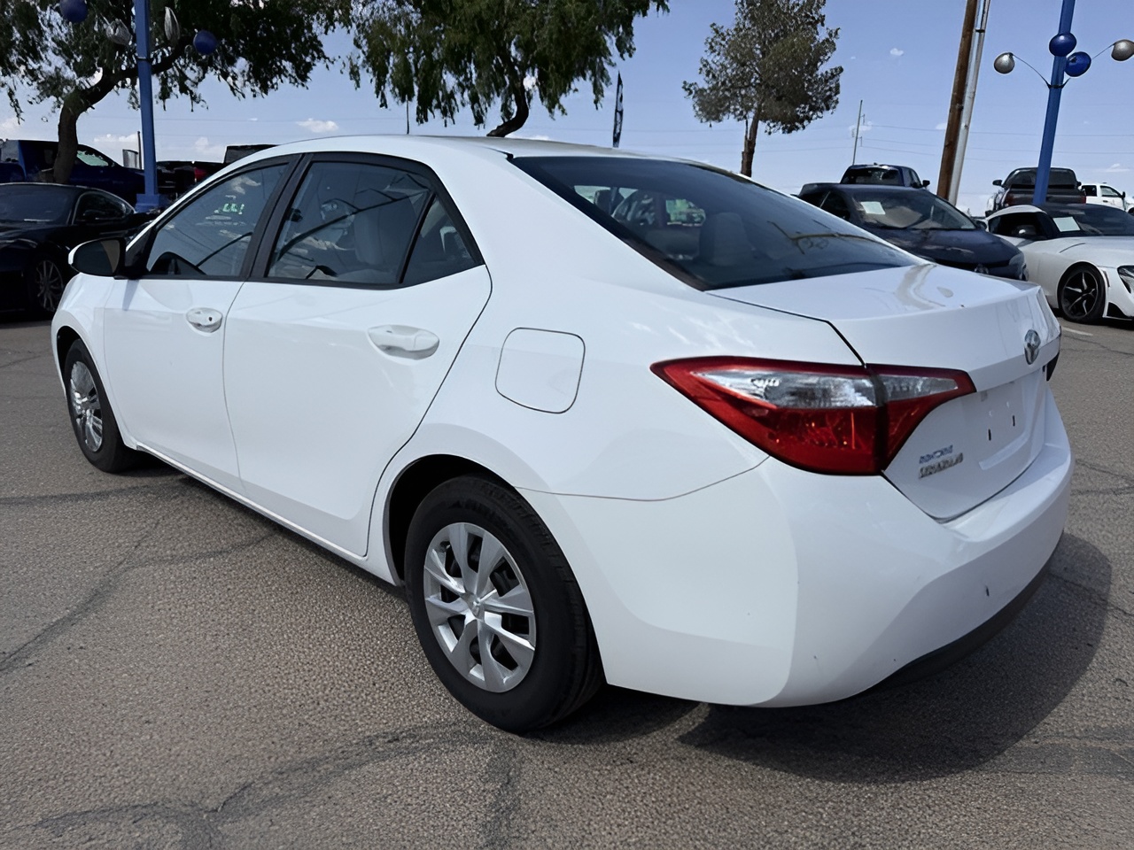 Vehicle image 33 of 34