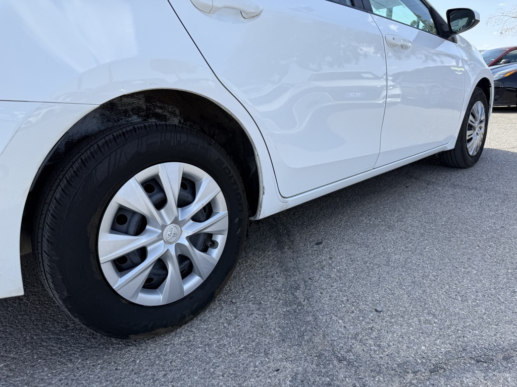 Vehicle image 9 of 34
