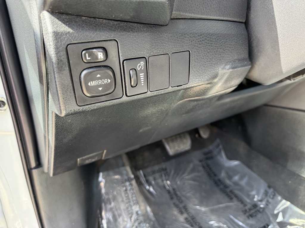 Vehicle image 19 of 34