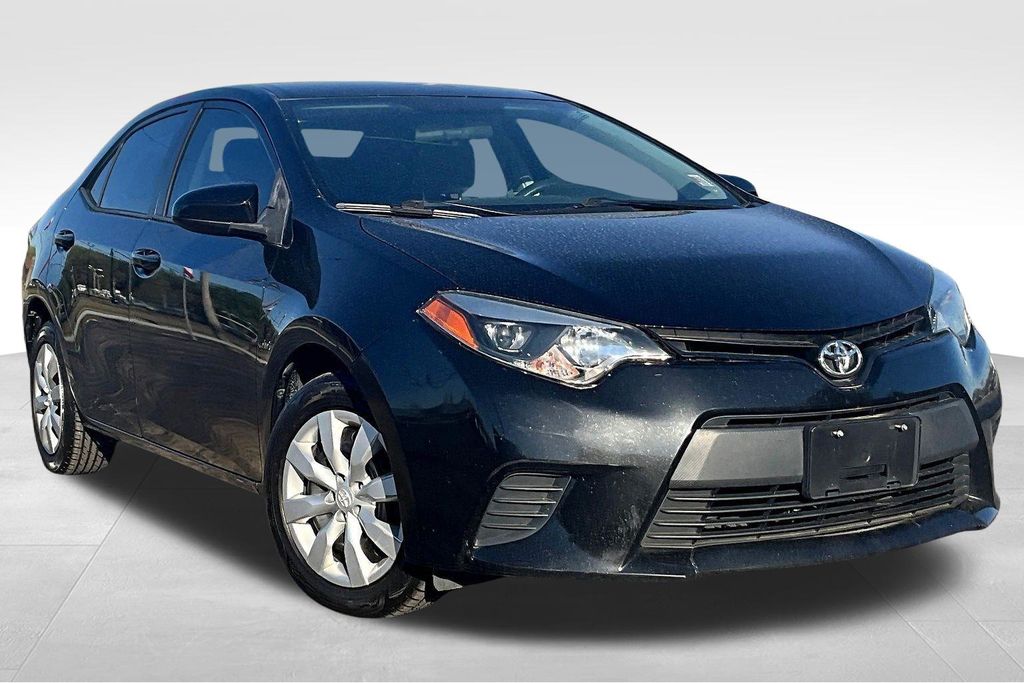2014 Toyota Corolla LE Image 3 of 28