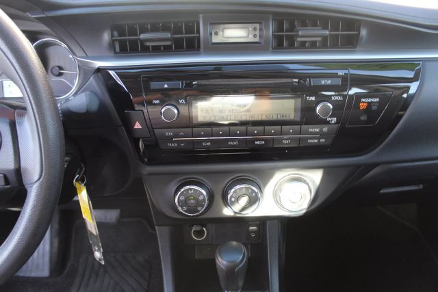 Vehicle image 14 of 19