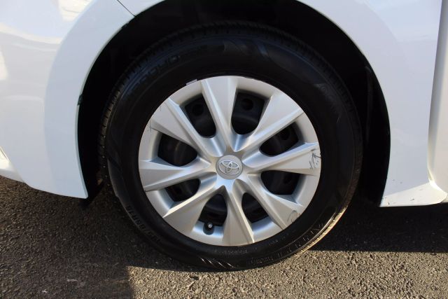 Vehicle image 17 of 19