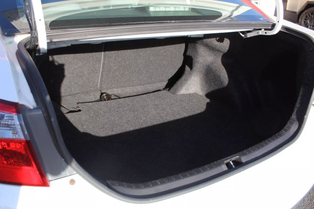 Vehicle image 11 of 19