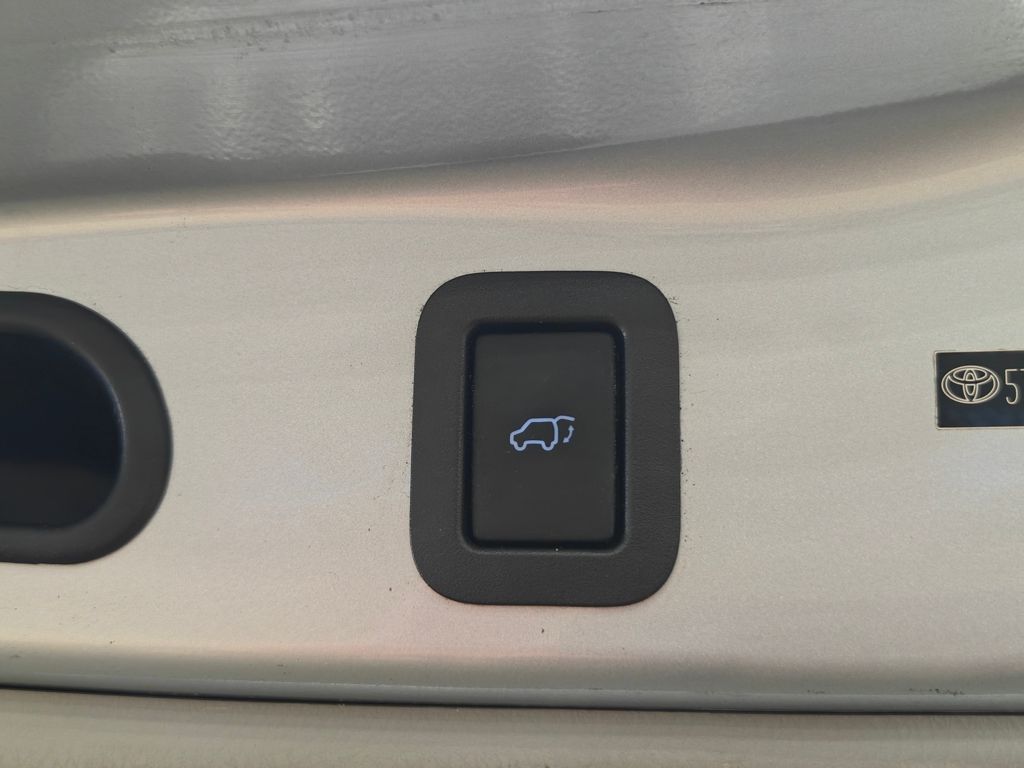 Vehicle image 38 of 66