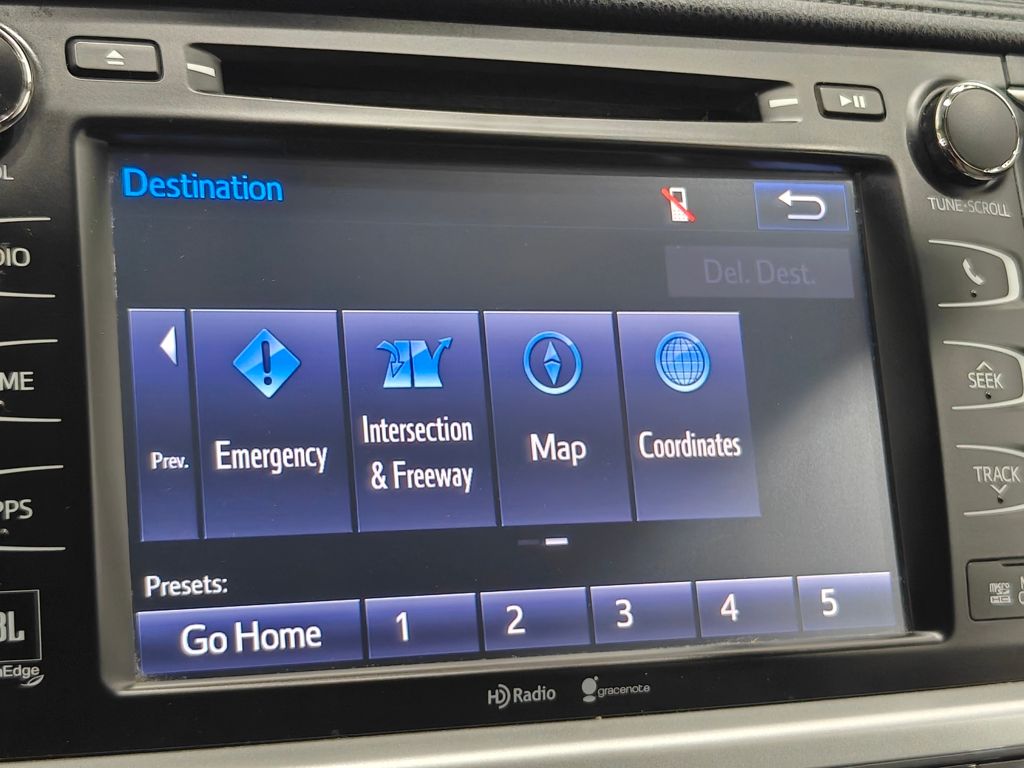 Vehicle image 40 of 66