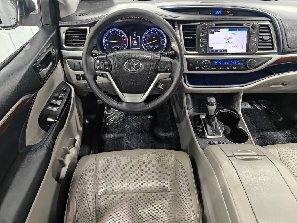 Vehicle image 12 of 66