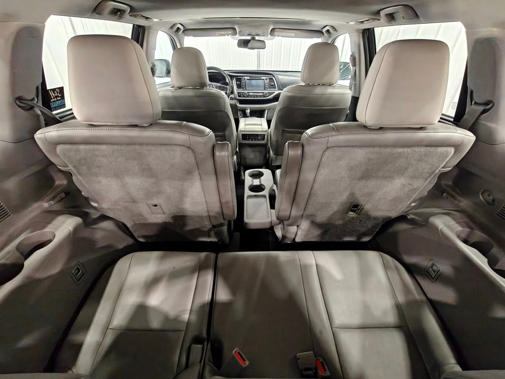 Vehicle image 34 of 66