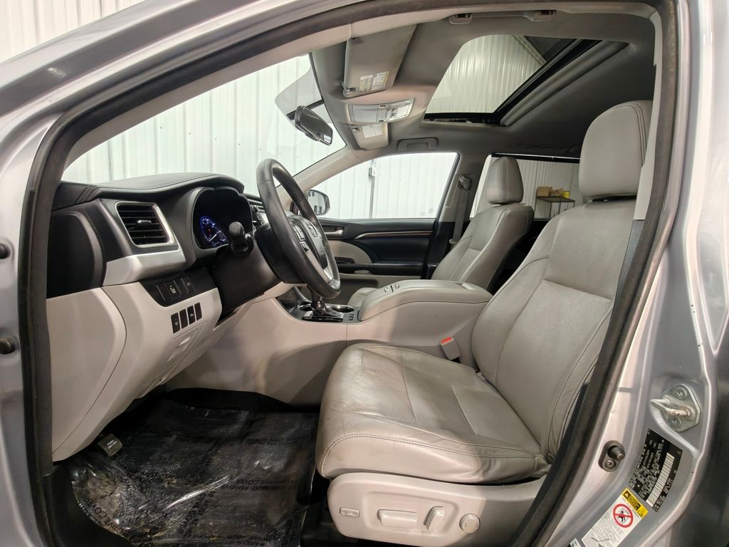 Vehicle image 30 of 66
