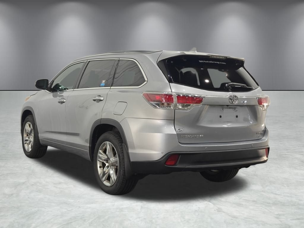 Vehicle image 8 of 66
