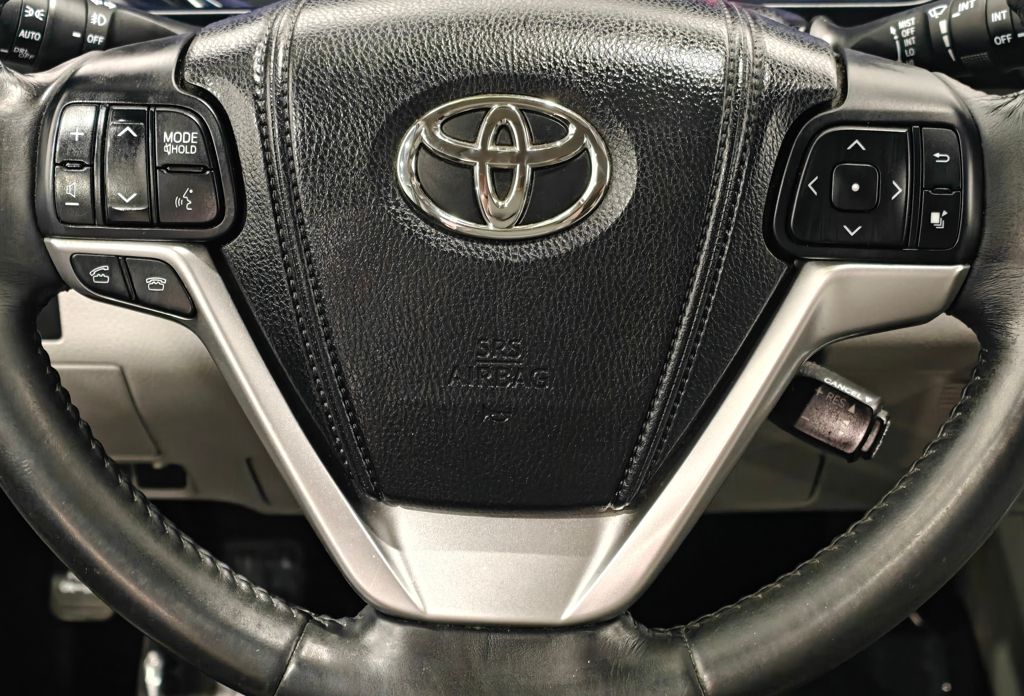 Vehicle image 13 of 66