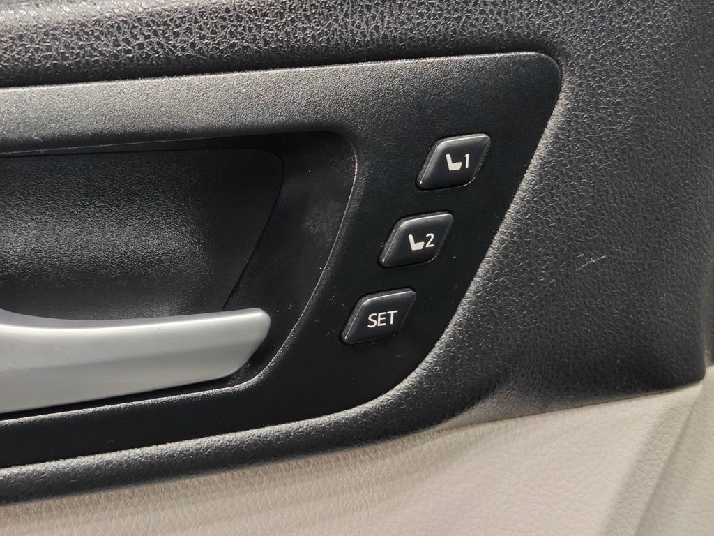 Vehicle image 55 of 66