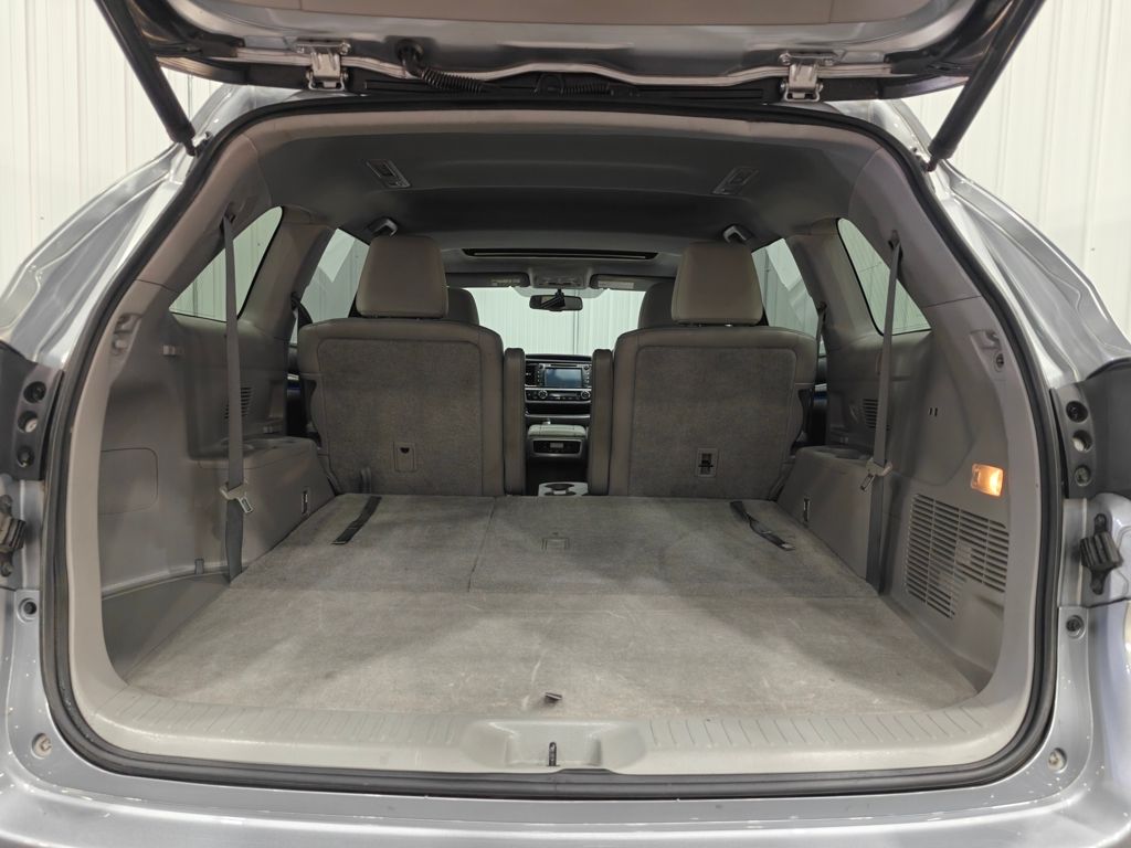 Vehicle image 37 of 66