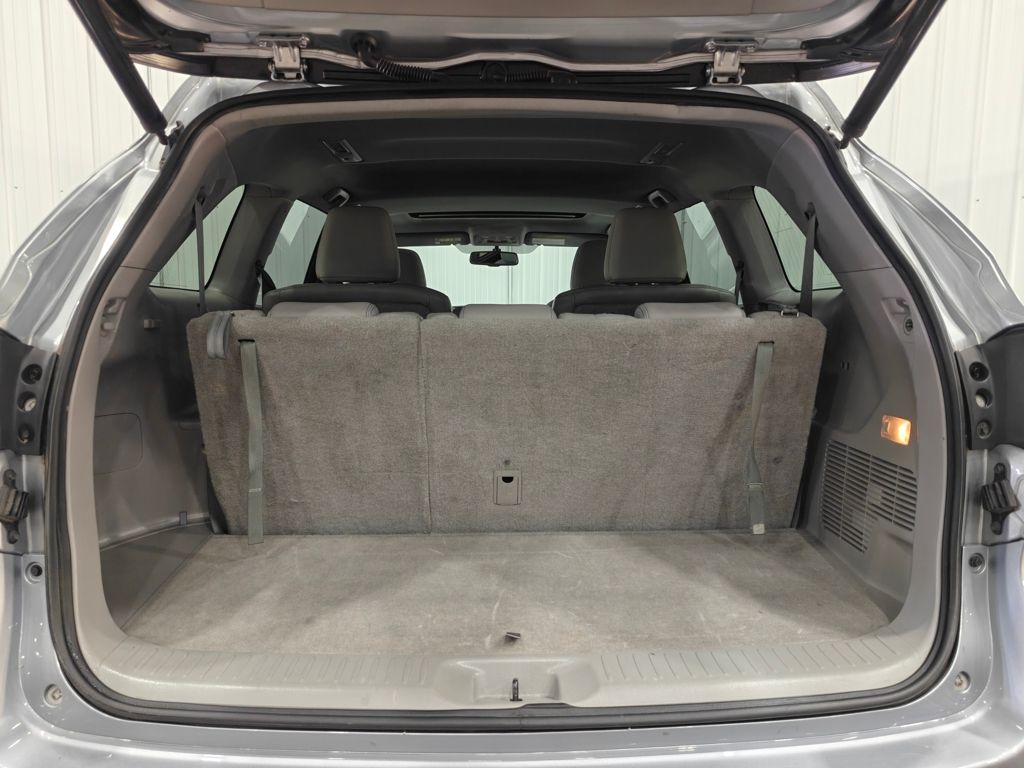 Vehicle image 35 of 66