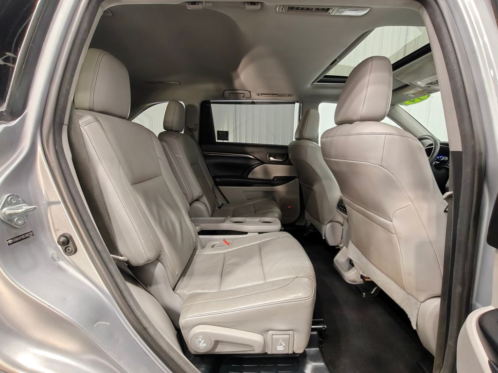 Vehicle image 27 of 66