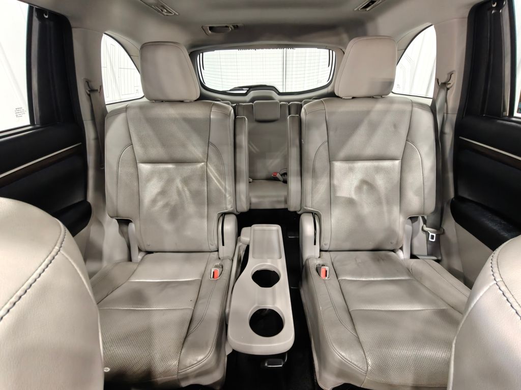 Vehicle image 25 of 66