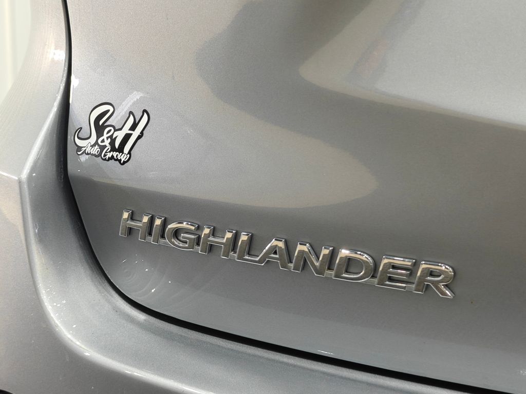 Vehicle image 57 of 66