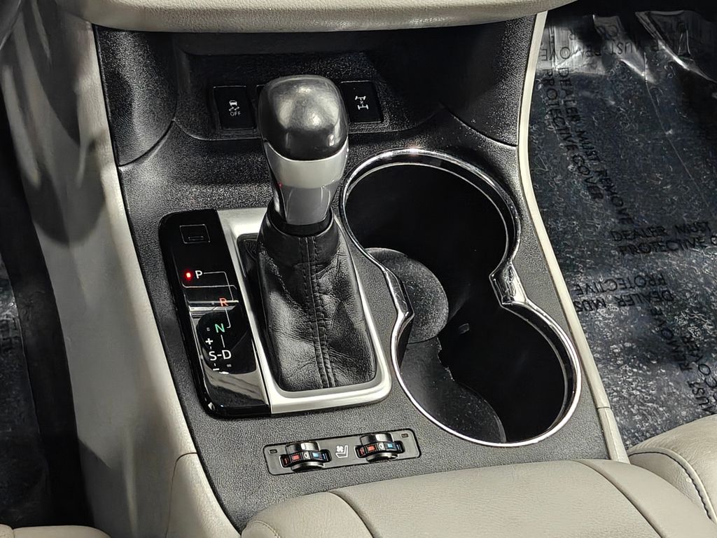 Vehicle image 17 of 66