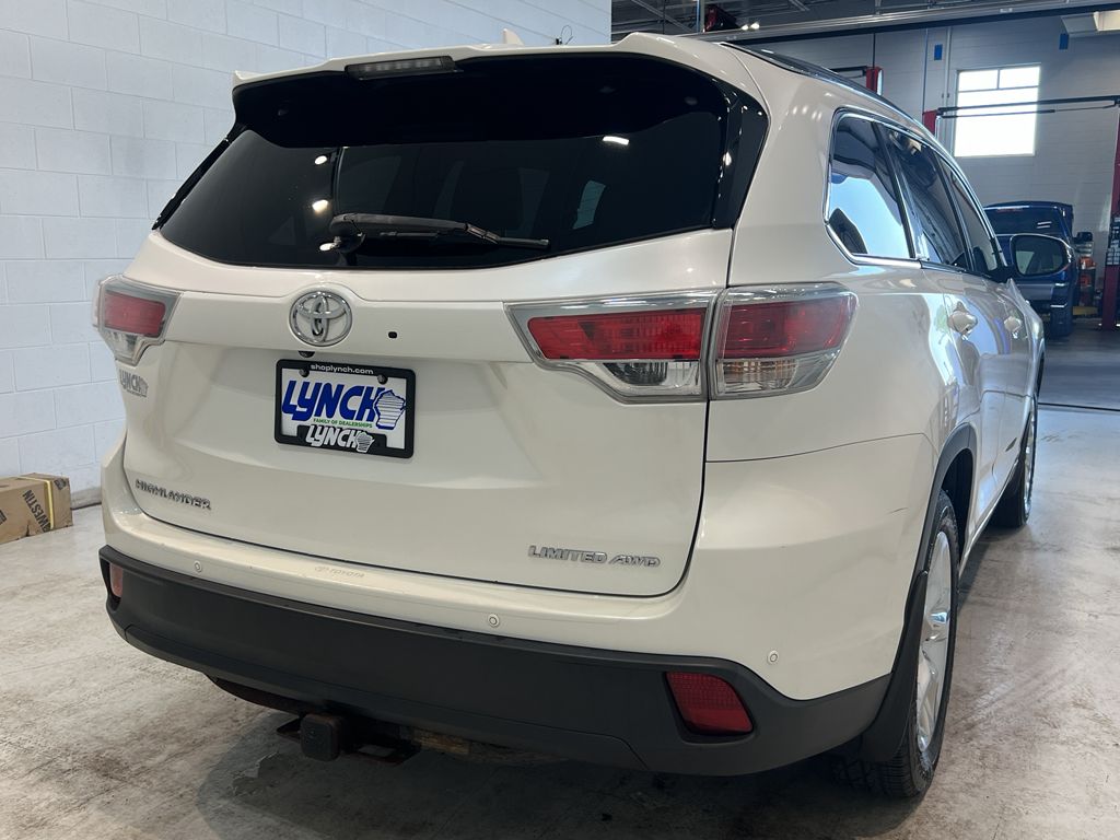 Vehicle image 7 of 43