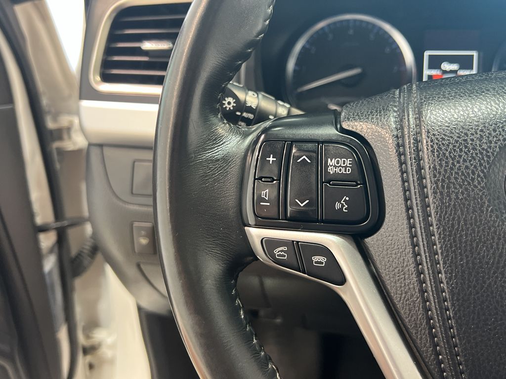 Vehicle image 35 of 43