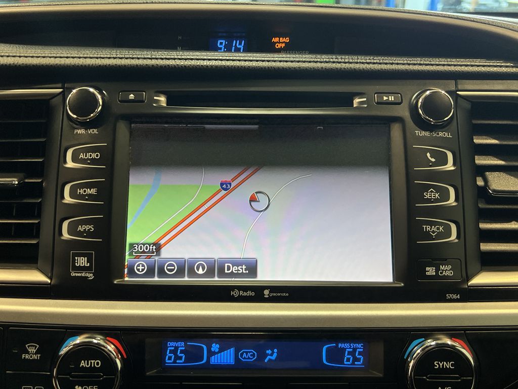 Vehicle image 23 of 43