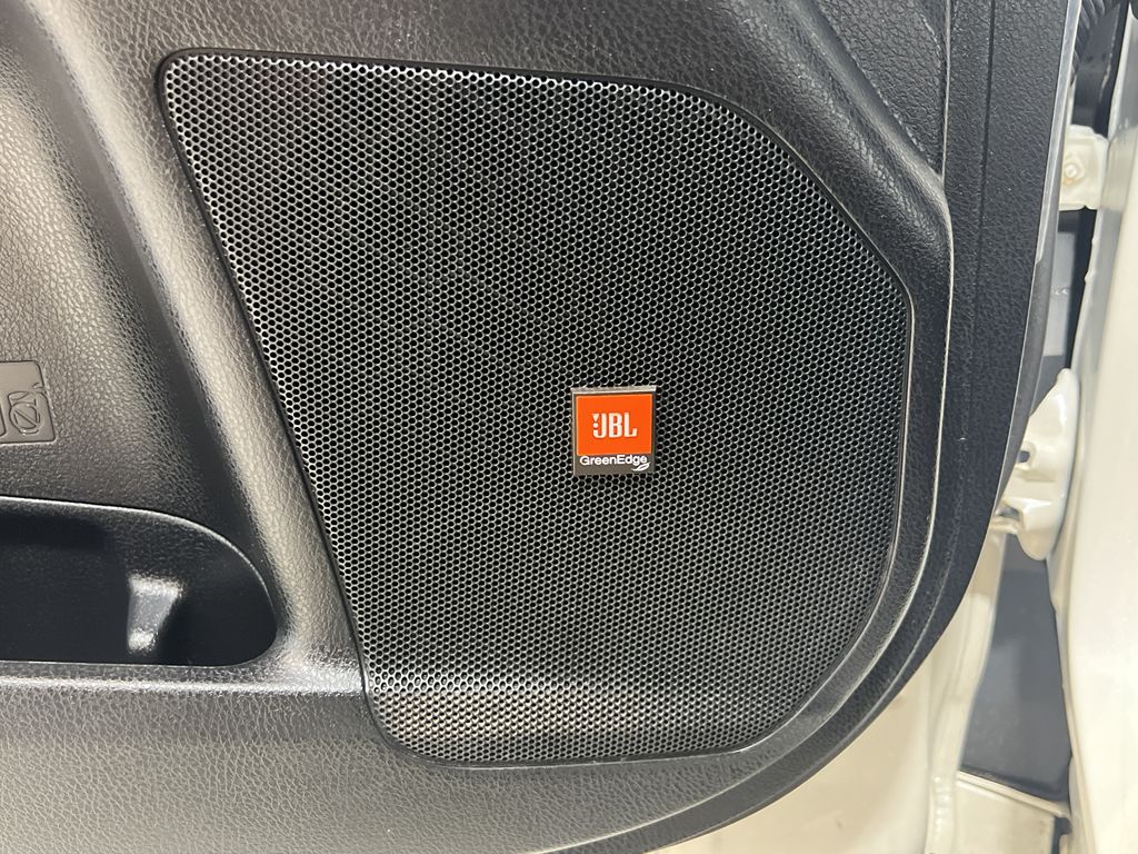 Vehicle image 31 of 43