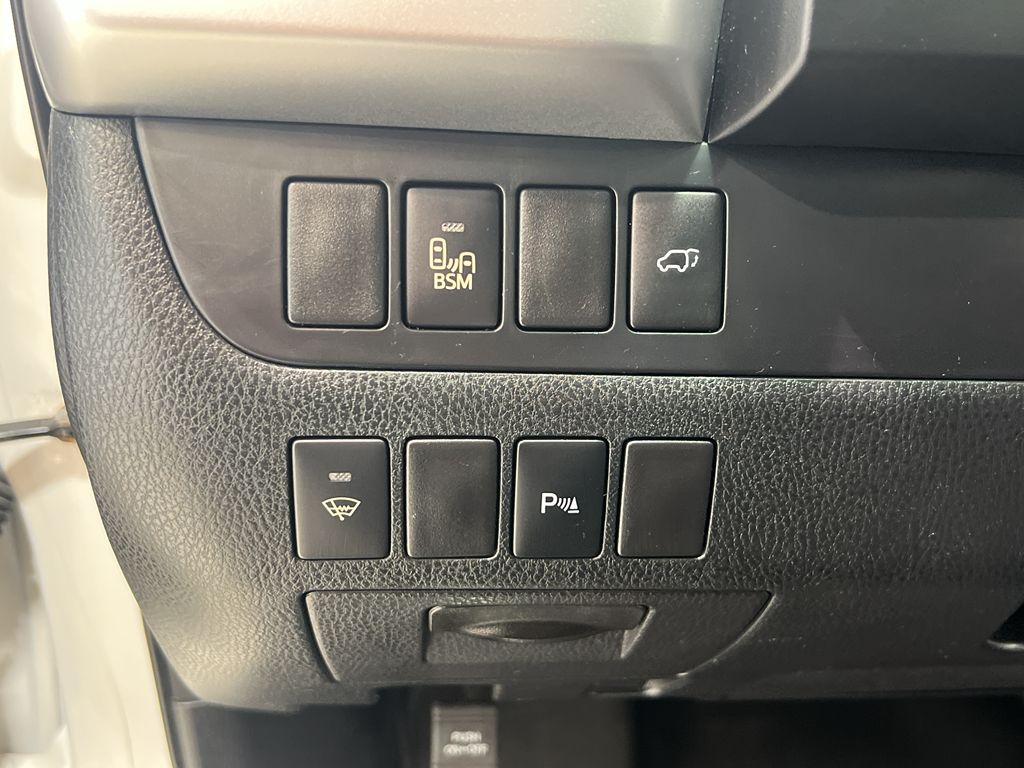 Vehicle image 29 of 43