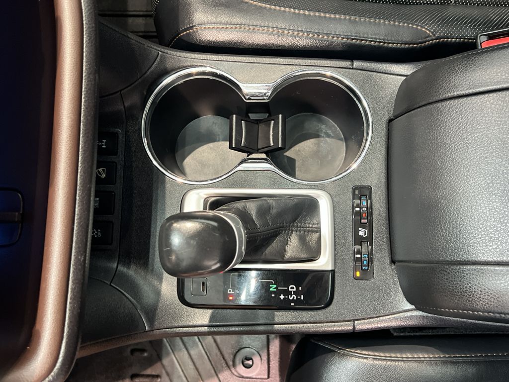 Vehicle image 28 of 43