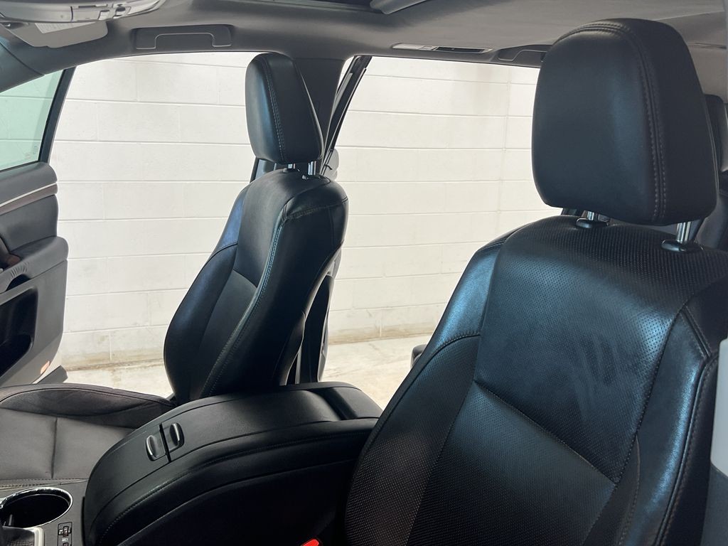 Vehicle image 16 of 43
