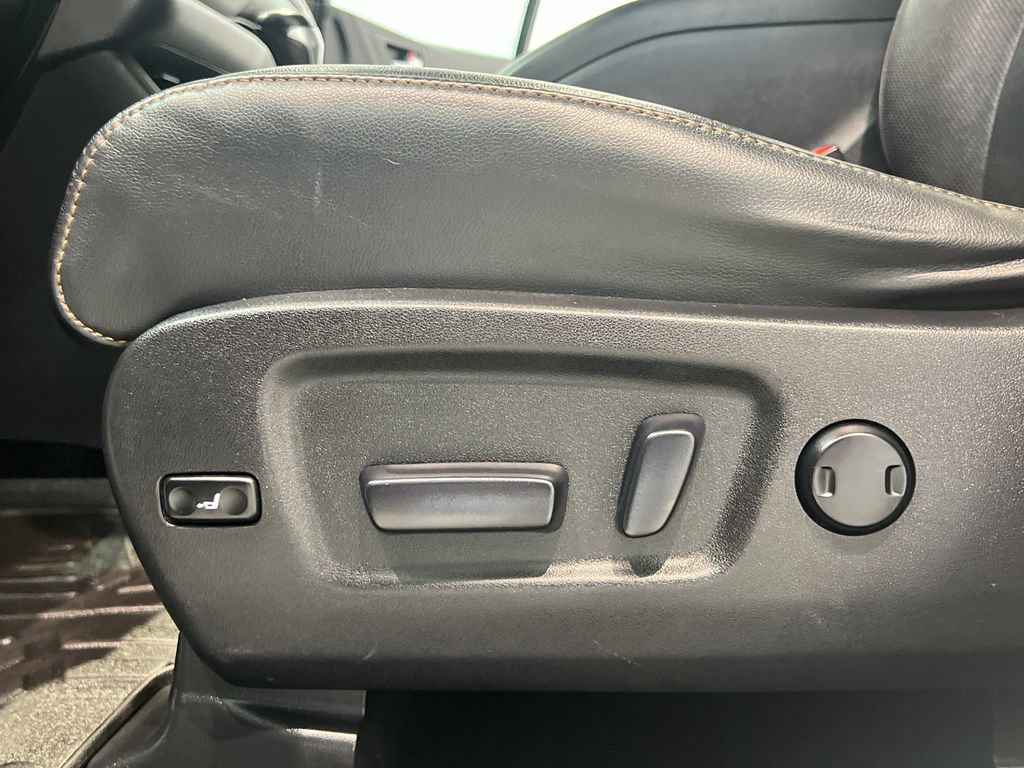 Vehicle image 40 of 43